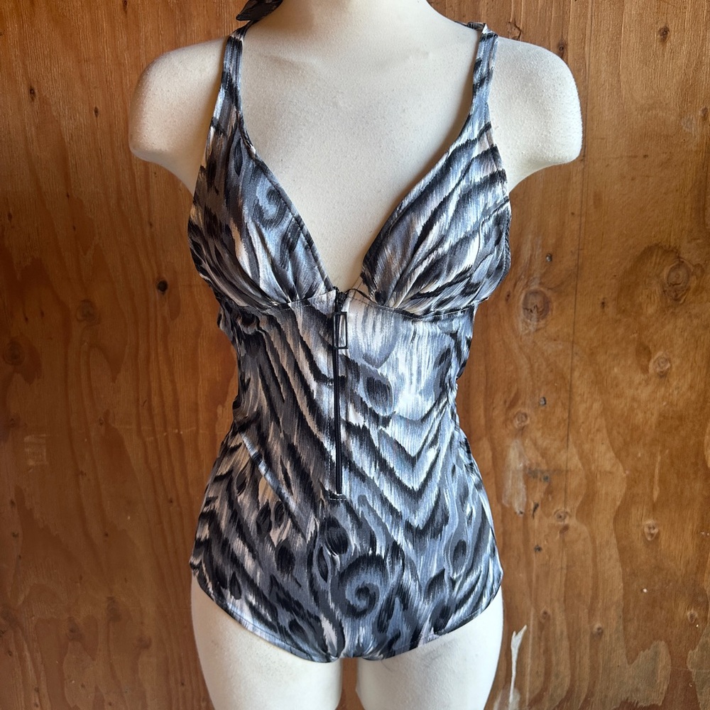 Jantzen Black and Gray Patterned One-Piece Swimsuit 80s size 12